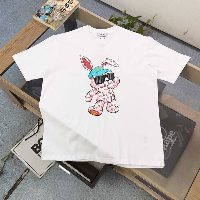 特价 黑色：M1 L3 白色：M4 L3 Xl4 Xxl2 款号：Jw6008 高版本 2025新款Mlb洋基队Ny墨镜卡通兔子图案Logo字母印花休闲情侣短袖