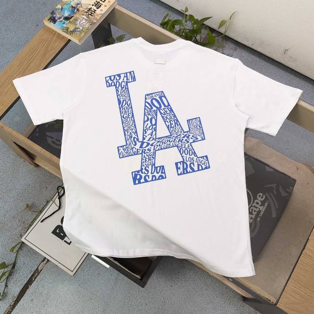 特价 黑色：Xl1 白色：M3 L2 Xl1 Xxl3 款号：Jw6036 高版本 2025新款Mlb洋基队Ny基础大Logo图案印花休闲情侣短袖T恤，选用了2