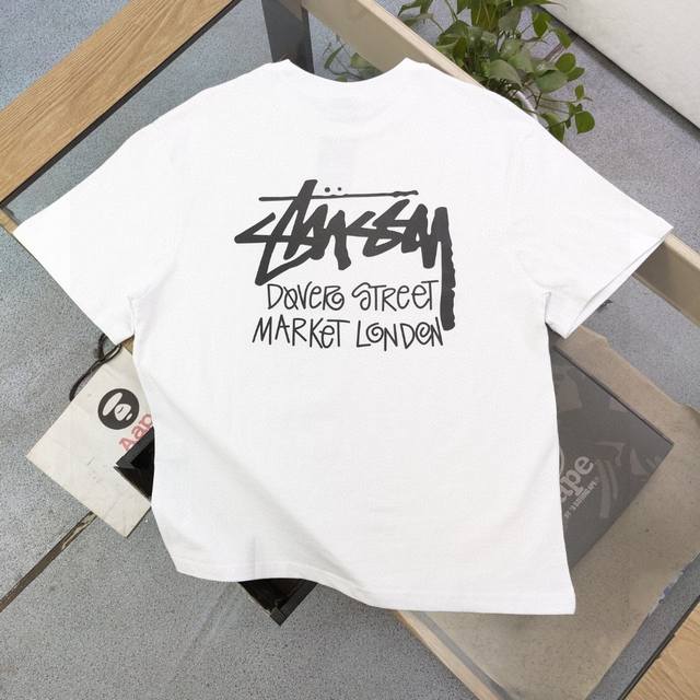 上新 款号：Bm115 2025新款Stussy斯图西经典反光图案Logo印花休闲情侣宽松短袖T恤，经典永远不会过时、人手必备款，250G纯棉精梳棉不起球不起毛