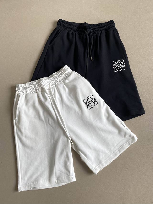 上新 ！高品质 Loewe罗意威 立体厚板字母印花Logo毛圈短裤 定制纯棉毛圈面料，经典品牌Logo设计，简单基础款 女男均可随意搭配 侧边的小Logo采用3