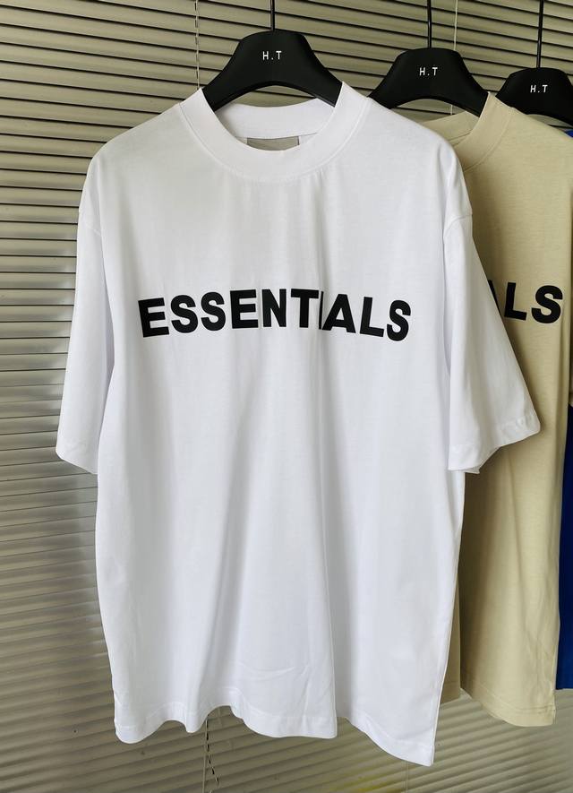 上新 ！胸前字母款！Fog Fear Of God短袖Essentials复线新季字母潮牌宽松高街男女情侣T恤。 定织定染面料240G 32支精梳棉，表面除毛工