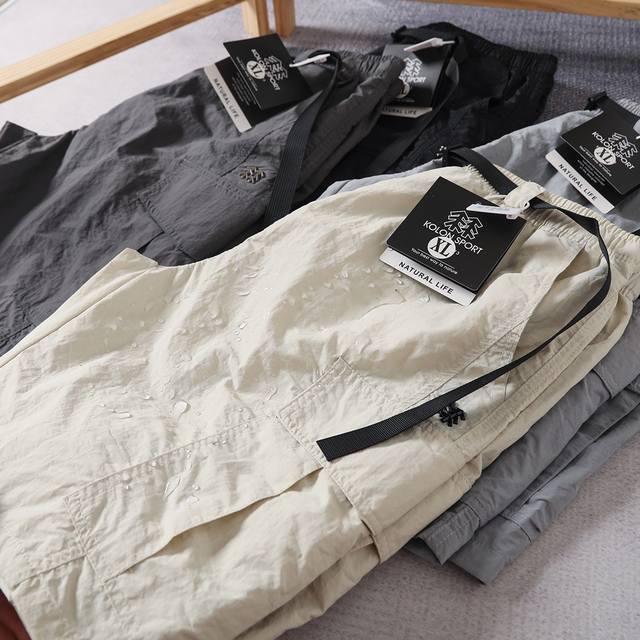 可隆Kolon Sport 翻盖多口袋宽松防泼水耐脏五分短裤 官W在售900+，很硬的一批货，官网原版购回！所以辅料全部开模定制！金属Golo，独家首发...可