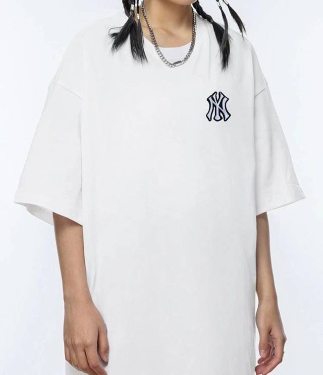 万针刺绣Mlb洋基队字母基础Loog百搭260克重磅纯棉短袖T恤简约圆领落肩短袖 此款用的是加宽领口设计做的非常挺用料非常给力百洗领口也不会松垮，衣服版型风格采