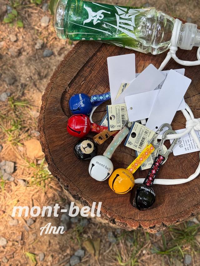 原厂级还原 Mont-Bell 蒙塔熊驱熊铃登山扣｜多功能铝合金钥匙扣｜开模定制 声响清脆 户外可爱挂件 这是一款印有 Montbell 吉祥物 Monta