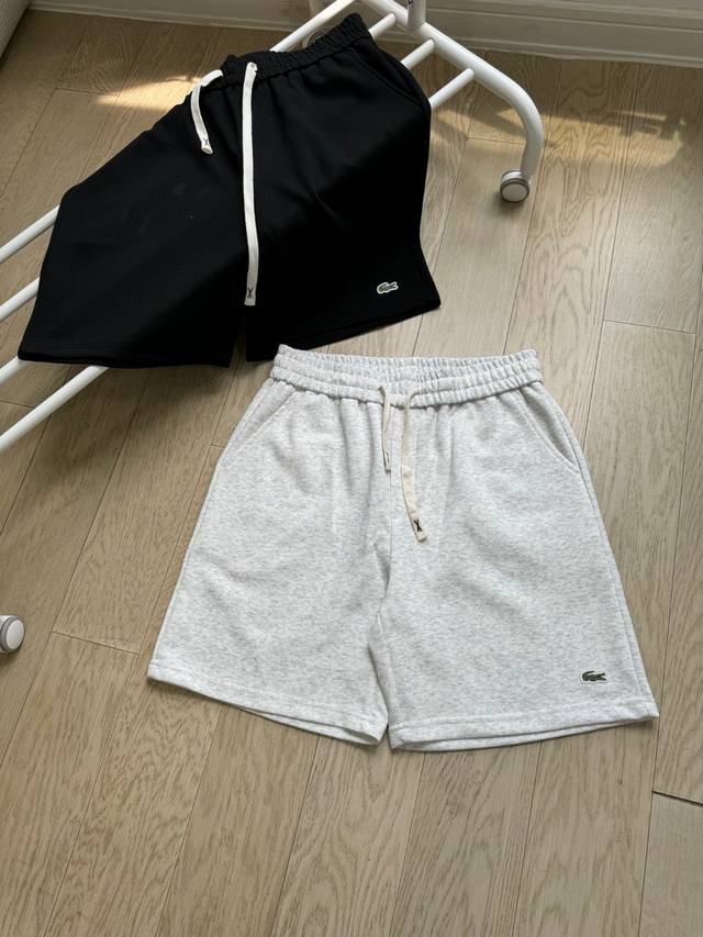 Lacoste 鳄鱼 经典简约刺绣贴布小标男女情侣款短裤 高品质300克高克重华棉面料，亲肤透气不起球，刺绣Logo点缀，时尚又个性，超级洋气的一款，强烈推荐单