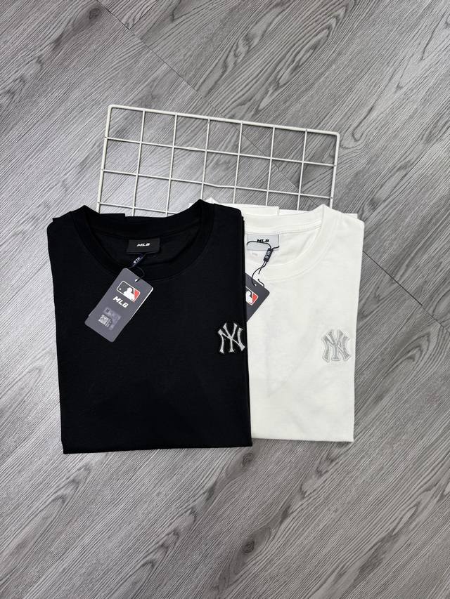 Mlb柜子新款印花短袖T恤！三标齐全，原厂包装！ Ny洋基队情侣发泡烫印T恤，定制宽松舒适，超爆经典款，经过高温水洗处理， 确保衣服不变形不缩水，外贸货 Ny的