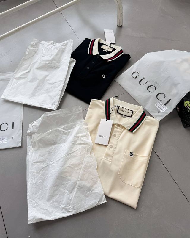 Gucci古驰2025新款胸前口袋双G刺绣Polo衫 原版面料高版本高品质网红明星同款 63%棉纤维30%丝光纤维5%尼龙2%氨纶 手感非常舒服 超级百搭好看的