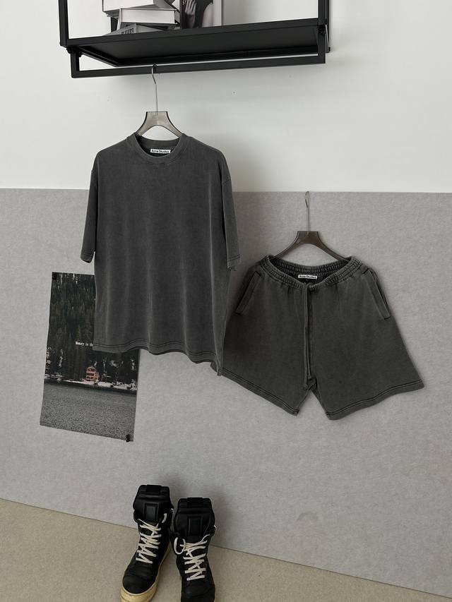 上衣： 裤子： Keyol 上新 Ac挂霜套装 最高版本 Acne Studios Ac炒砂磨毛 透明小标 麂皮质感 重工水洗做旧Cleanfit 纯棉情侣款