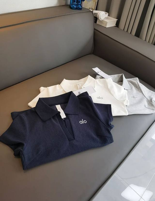 爆款高品质，Alo爆款简约银色小标Polo领定制毛巾100%纯棉面料 ，专注品质随意对比 专柜同步 完全做到了1:1还原高版 尺码：S M L Xl 颜色：白色
