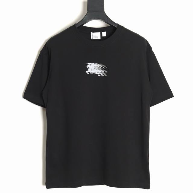 Burberry巴宝莉 幻影战马印花Logo短袖T恤 T083 男女同款 不挑年龄不挑身材不挑性别 经典不过时 面料手感非常舒服 质感超强 超级百搭好看的一款