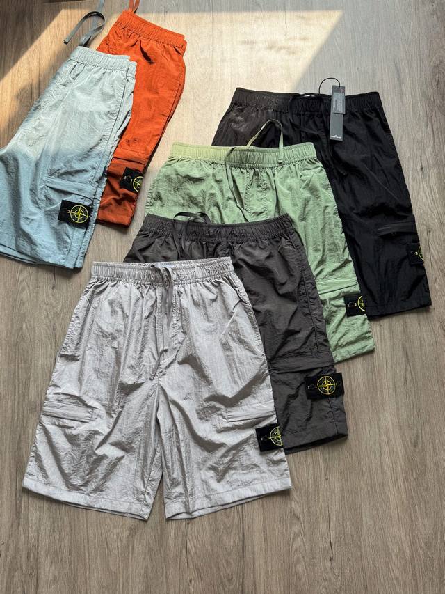 Stone Island石头岛 纯色徽标休闲短裤 尺码 S M L Xl 腰围 36 38 40 42 臀围 55 57 59 61 裤长 53 54 55 5