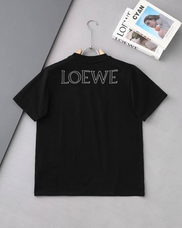 高品质 Loewe 罗意威前后刺绣新款T桖！ 25Ss夏季新品，镂空字母刺绣胸前图案刺绣，采用撞色刺绣，德国百灵达刺绣工艺，饱满有型！ 采用32支280克双纱纯