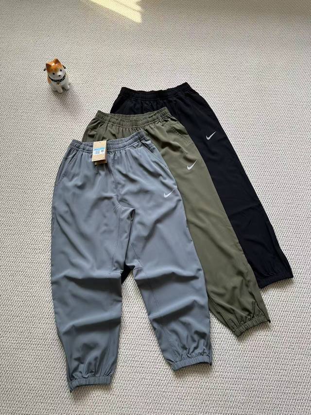 Nike耐克Form Dri-Fit男子速干锥形剪裁百搭梭织长裤！ 货号：Fb7498-010-084-222 轻量速干，面料冰爽带弹力，锥形设计，上身无敌帅！