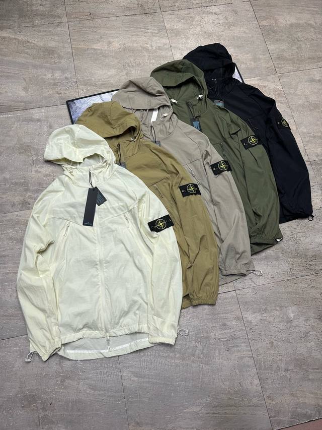 Stone Island石头岛轻薄户外防晒皮肤衣外套 定制主标 辅料 水洗齐全 定制品牌徽章 纽扣全部开模制作 优选清凉透气轻质防晒面料 轻盈无感 防晒不闷热