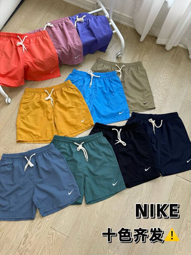 Nike 耐克 经典10色夏季简约刺绣小标情侣户外五分纯色短裤 夏季百搭单品，高品质速干面料，轻便舒适速干，上身穿着亲肤无刺痒感，刺绣Logo点缀，时尚又个性，