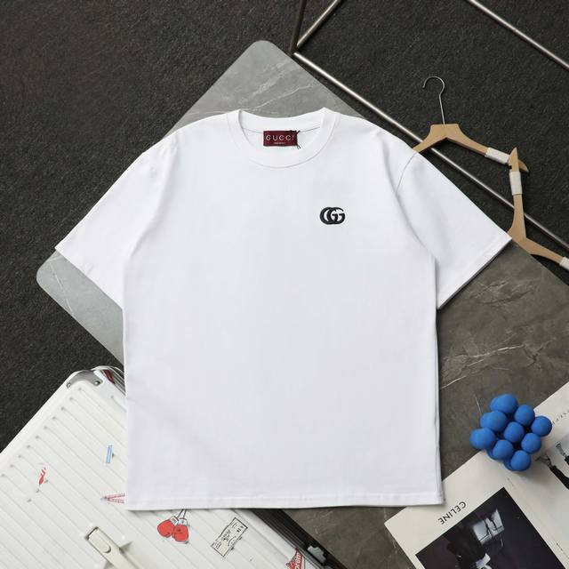顶级复刻 高端定制 Gucci 古驰 新款基础刺绣Logo休闲圆领短袖T恤 款号：356 颜色：黑色 白色 购入原版开模打造，全套定制辅料，细节决定成败 -古驰