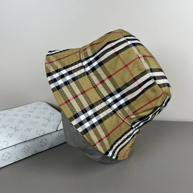 Burberry 巴宝莉 小红书热卖款！对格渔夫帽 专柜热卖款纯棉内里，轻盈透气。完美版型，对格精准无误，原厂品质，独家实物拍摄，男女适用！ 6887992