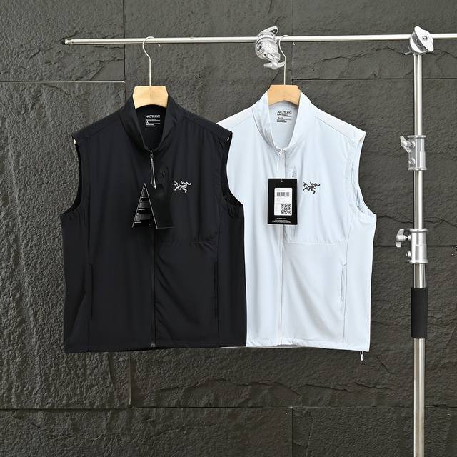 Arcteryx 始祖鸟25S夏季新款冰感立领轻薄防风防晒马甲背心 客供锦纶面料，手感软糯无比，直接接触皮肤都没问题！ 这个真是帅翻了，效果无敌！ 非常压风！穿
