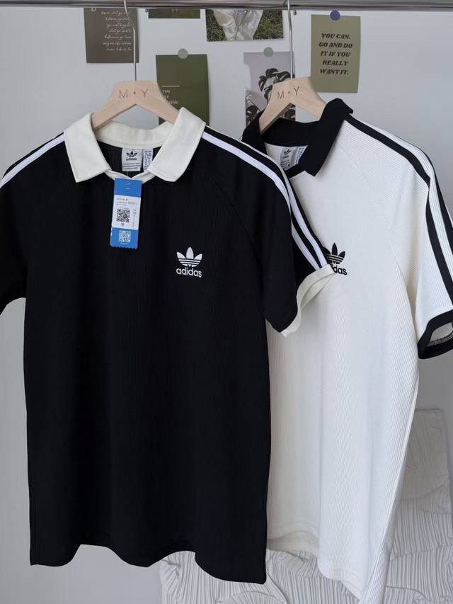 Adidas：阿迪达斯三叶草字母Logo刺绣经典三杠织带拼接华夫格V领Polo短袖 爆款2025新推荐 温柔奶油白撞黑设计 复古时髦百搭 简约黑色拼白色 简约耐