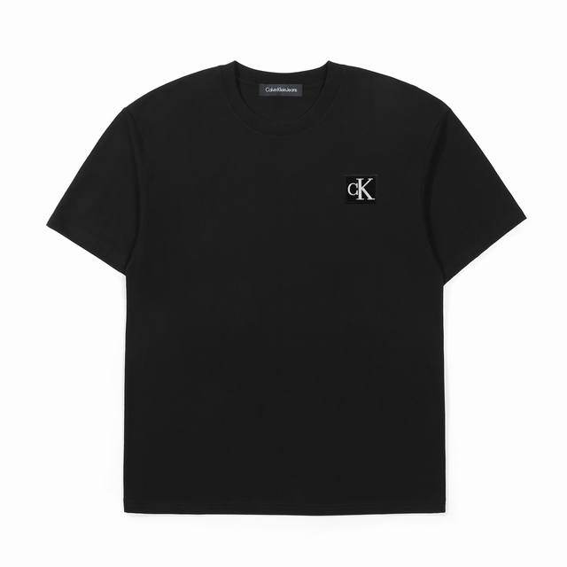 Calvin Klein Ck字母刺绣标棉质短袖T恤 定制主标 辅料 水洗齐全 品牌精密刺绣标 甄选250克32支紧密纺双纱纯棉面料 质感厚实但是透气性良好 有