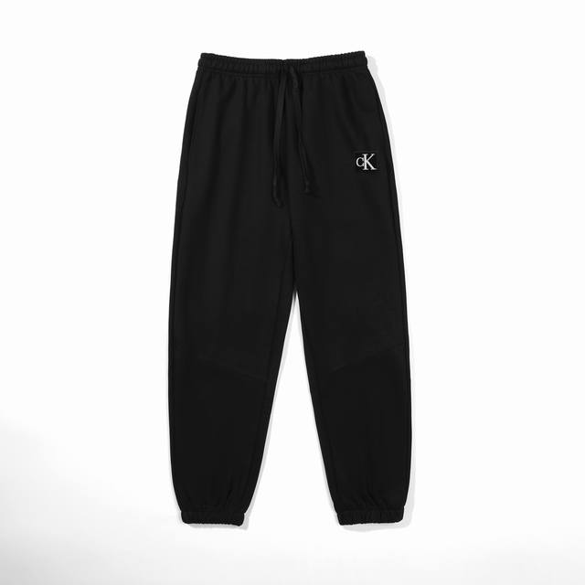 Calvin Klein Ck字母刺绣标卫裤 定制主标 辅料 水洗齐全 品牌精密刺绣小标 原单品质必入款 一年四季可穿 甄选380克双股毛圈面料 柔软舒适 质感
