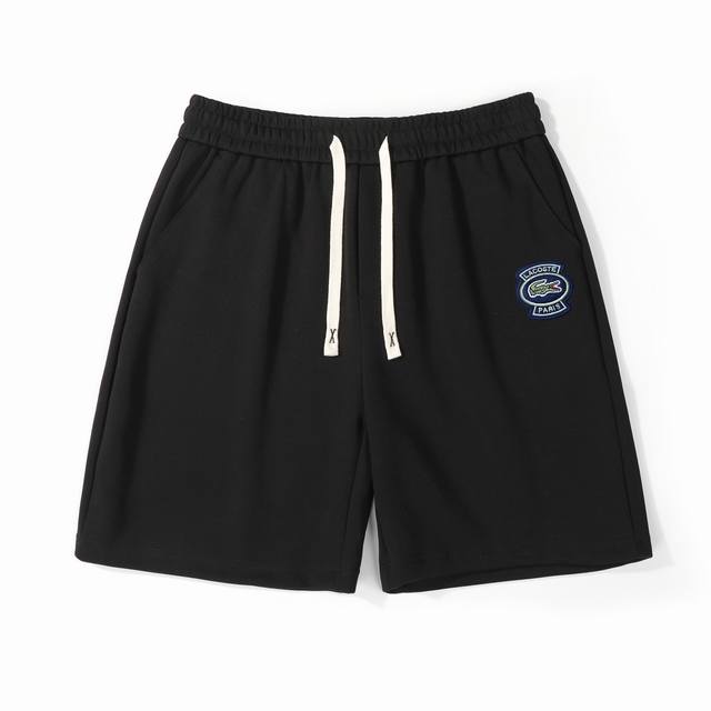 Lacoste法国鳄鱼绣标休闲短裤 定制主标 辅料 水洗齐全 前后品牌精密刺绣标 优选高品质纯棉面料 穿着有型 柔软亲肤 清凉透气 舒适度极高 可调节抽绳裤腰