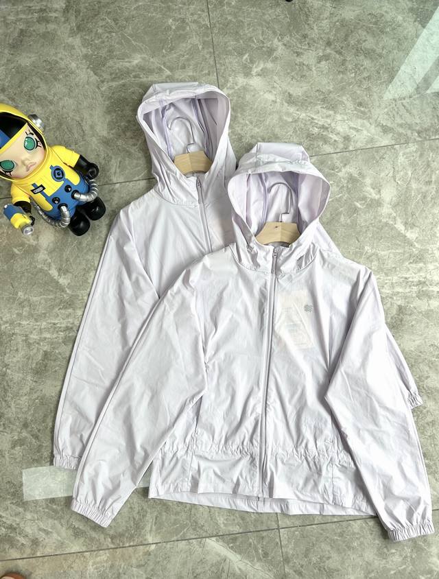 供 Kolon Sport可隆户外女子轻量皮肤衣弹力防晒Upf80+防风夹克外套 经典防晒Upf80+ 可隆经典夏季户外防晒连帽皮肤衣 采用30D锦纶弹力面料，