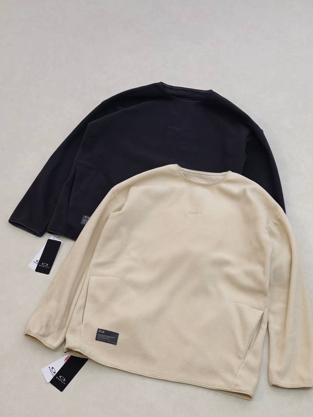 Oakley欧克利Fgl Micro Fleece Crew 机能抓绒圆领卫衣 230G双刷单摇高品质摇粒绒手感细腻 胸前精美小刺绣 后肩经典圆圈压花 袖口 领