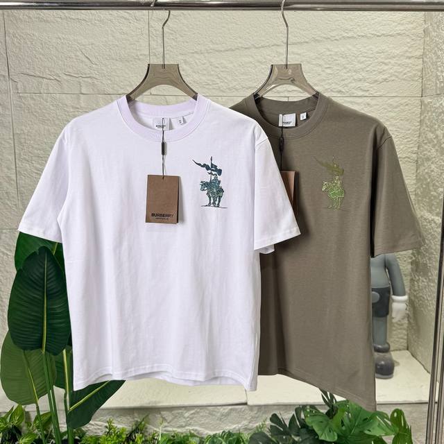 Bbr 巴宝莉 男女同款刺绣战马半袖博柏利宽松休闲时尚百搭纯棉情侣款短袖T恤 巴宝莉Bbr 25Ss短袖T恤带来不一样的时尚体验！选用优质纯棉面料，触感轻柔，透
