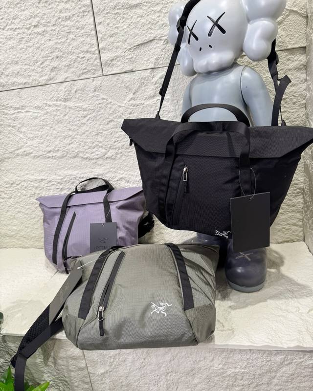 Arc'teryx 始祖鸟今年新包Agranville Shoulder男女款大号托特包单间包 超轻便携～ 男女通用 太帅了通勤或者旅游无敌，空间可以放下12.