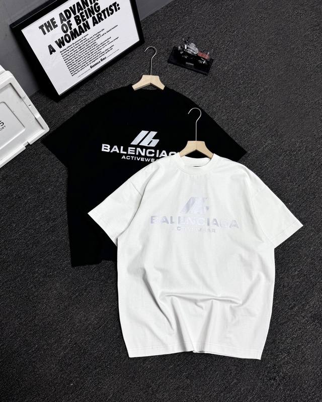 顶级版本 大货细节图 #24Ss反光字母印花短袖# Balenci*Ga巴黎# 面料采用260G巴黎专用双纱*高克重1比1双纱罗纹 Os落肩宽松版型 男女同款！