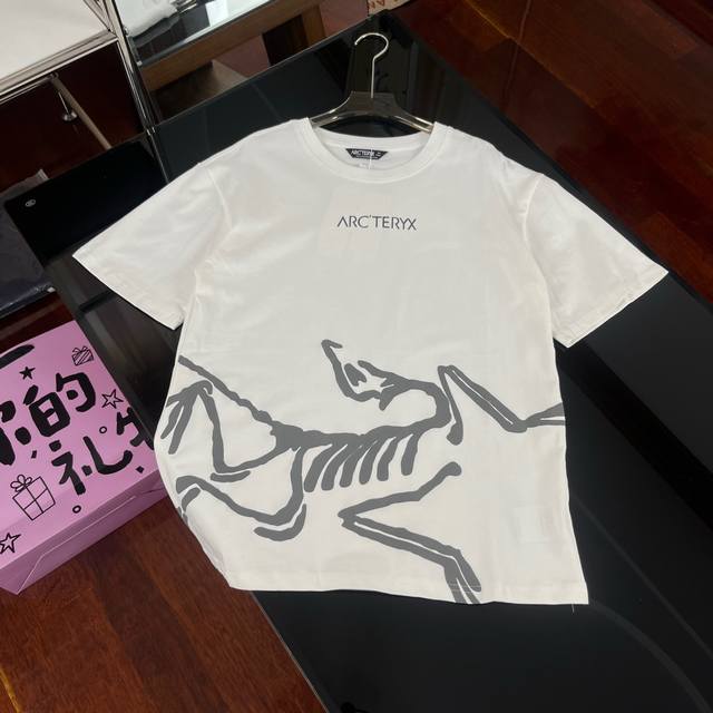 Arctertx 始祖鸟 春夏新款发泡对位印花短袖T恤 ｜006 印花发泡很有质感，高品质，男女同款！ 原版定制辅料，吊牌、包装袋、贴纸、洗水唛、防尘纸一应俱全