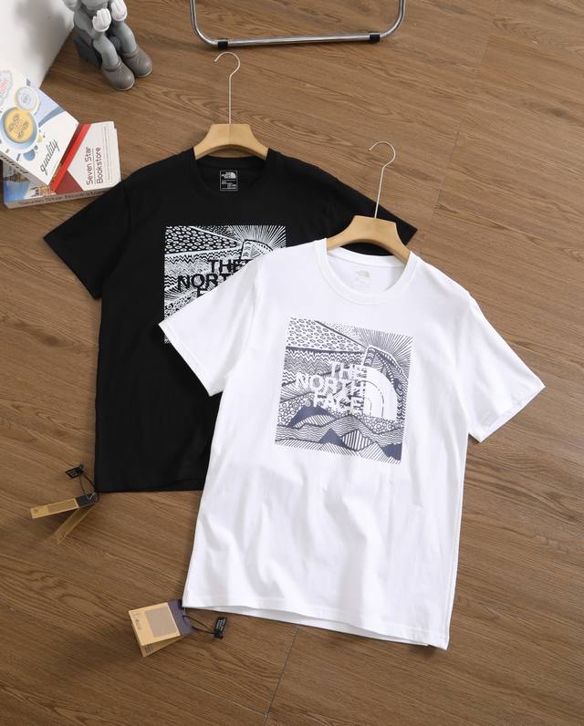 上新 品牌：北面 The North Face 尺码：M-L-Xl-Xxl-Xxxl 颜色：白色-黑色 类型：男士运动速干T恤 材质：260克高克重运动户外科技