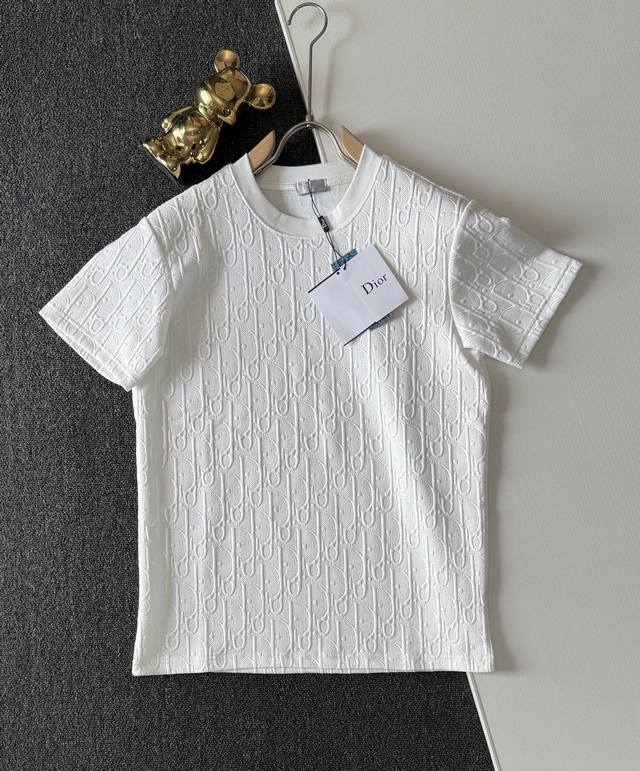 高品质 Dior 迪奥3D凹凸暗纹提花T恤！ 独家新品，高版本，高品质！ 定制300克全棉毛巾面料满印提花，质感舒适度都是拉满的，辨识度很高，上身简约百搭，手感