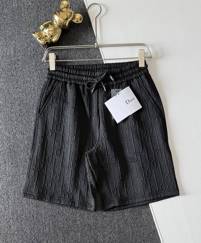 高品质 Dior 迪奥3D凹凸压花短裤！ 独家新品，定制压花工艺，整条裤子满满的品标Logo，很显质感！辨识度很高，腰部做了抽绳的设计，方便调节，内里本布包边包
