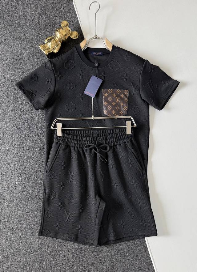 高品质套装 Louis Vuitton 路易威登3D凹凸暗纹提花套装！ 独家新品，高版本，高品质！ 定制300克全棉毛巾面料满印提花，质感舒适度都是拉满的，辨识