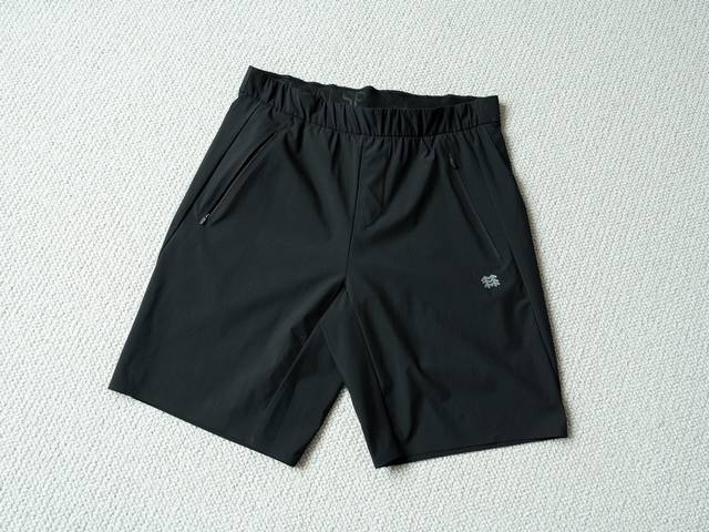 顶级版本 区别通货 可隆 Kolon Sport 防泼水多口袋户外梭织5分裤短裤 颜色：黑色 尺码：M L Xl Xxl 3Xl 尺码推荐： M码推荐 - 斤，