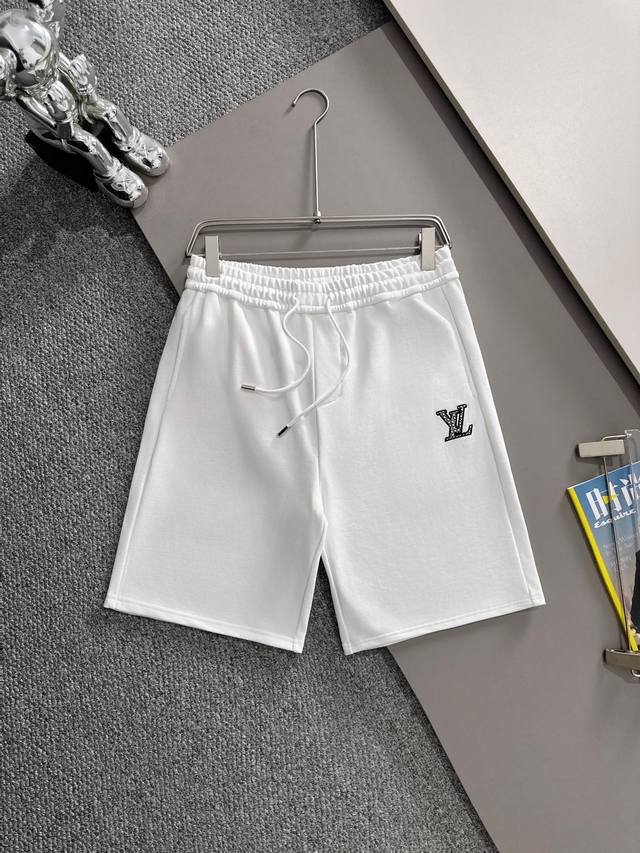 高版本 Lv 2025新款 轻奢主义 高密度重叠刺绣Logo 后开袋 男女日常通勤 穿搭必备 休闲短裤 定制毛圈面料 进口机刺绣工艺 腰标吊牌洗水唛三标齐全 颜