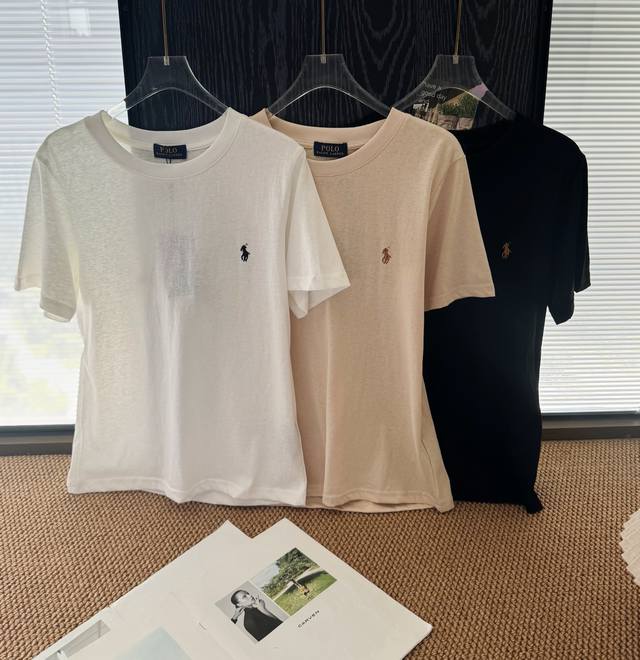 价格P： 品名：Ralph Laure*拉夫战马经典刺绣标短袖 尺码：S.M.L 颜色：白色 燕麦 黑色 去繁就简，高级感穿搭秘诀，极简高质，面料也是无敌舒软。