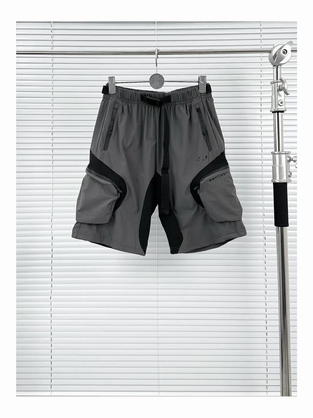 欧克利拼色短裤 黑灰拼色 S-Xl 日本限定 Oakley 欧克利压胶拉链口袋弹性腰带 拼接拼色设计 工装机能短裤 男女款 夏季宝藏机能短裤# 机能风拉满！这条
