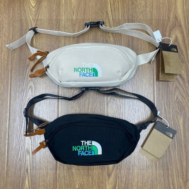 The North Face Tnf北面彩色Logo运动户外腰包胸包单肩包斜挎包 明亮的颜色对比，考究的材质拼接 简约不简单，出色不挑人 用时尚表达自己的态度，