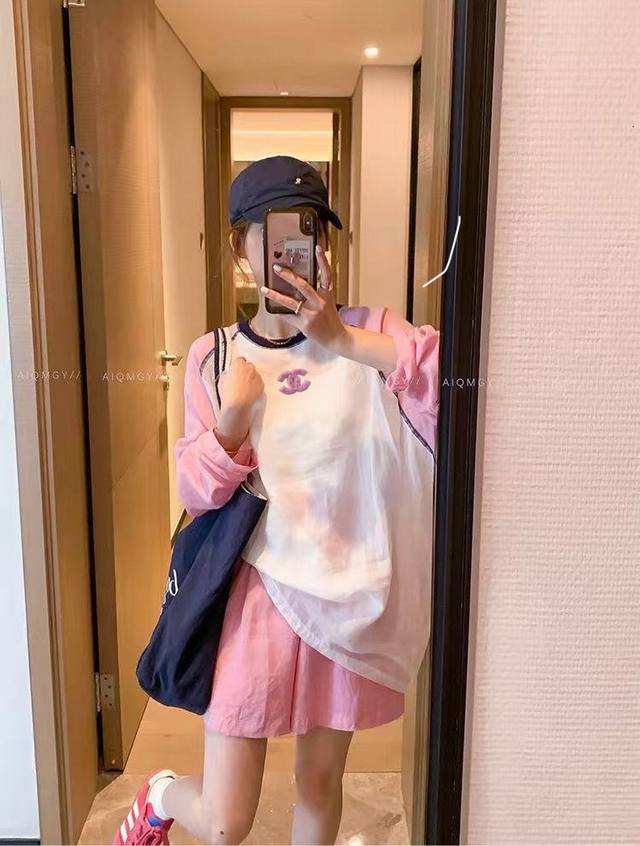 上新 套装 Chane* 小香 慵懒感防晒打底衫短裤套装 插肩袖宽松版型 撞色设计 简约不简单上身效果慵懒韩系～ 超喜欢的粉色系 少女感十足 一套都是宽松版型不