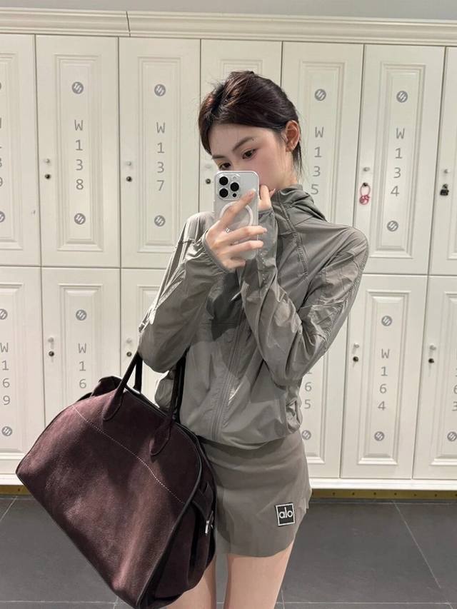 上新 石墨灰工装防晒套装 晒不黑的秘密 高级又百搭 石墨灰防晒套装 通勤 露营 骑行 360°无死角抗 Uv 颜色：石墨灰 码数：Sml见尾图