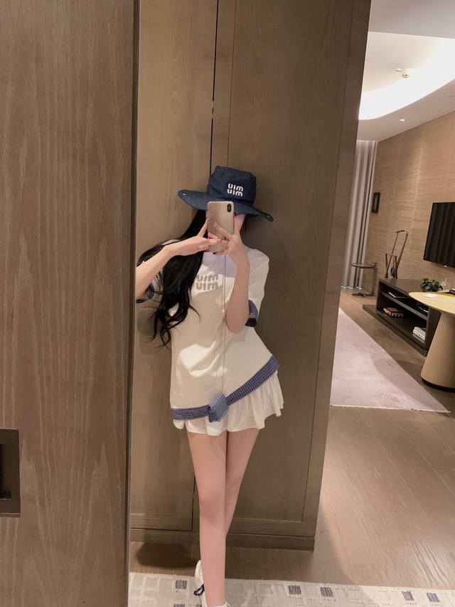 上新 Miumiu 缪缪 25Ss新款拼接格子钉珠字母设计 配送包包！ 颜色：白色 尺码：Sml见尾图