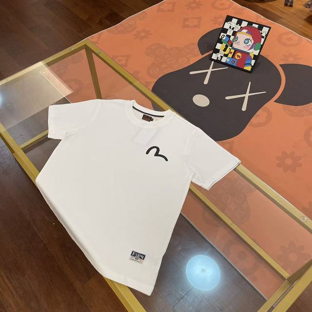 上新， Evisu福神2025新款男士字母麒麟短袖 颜色：白 尺码：S-Xxl S码 肩宽44 胸围96 衣长68 适合身材 -120斤 M码 肩宽46 胸围1