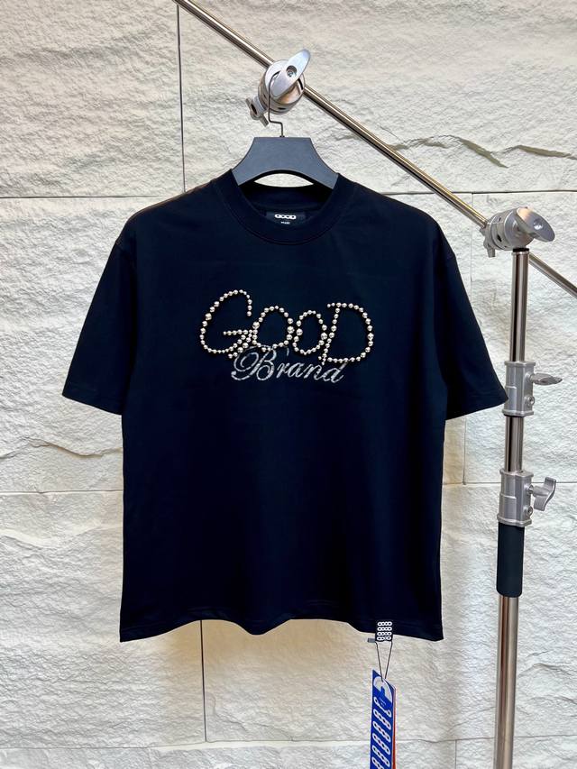 顶流明星同款！Goodbrand银色珍珠Logo滴胶鎏金字母短袖T恤，引爆国潮新风尚 范世錡同款上身，直接锁死本季顶流单品！Goodbrand作为去年强势崛起的