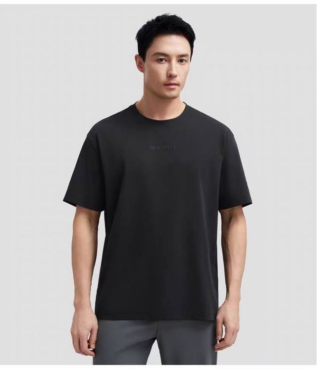 顶级版本 尺码M一3Xl 官网在售一比一复刻 Dscente 迪桑特海外版男女同款情侣短袖T恤经典系列之作，运动休闲必选款式，原版Tough聚酯纤维面料，上身超