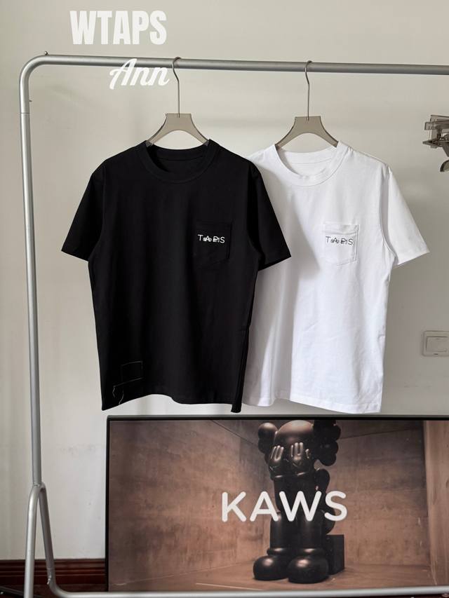 日潮联名 Wtaps × Sacai 口袋印花短袖T恤｜街头质感，潮流共鸣 核心卖点 Wtaps × Sacai 联名款式｜重磅联名，设计感拉满 250克高磅纯
