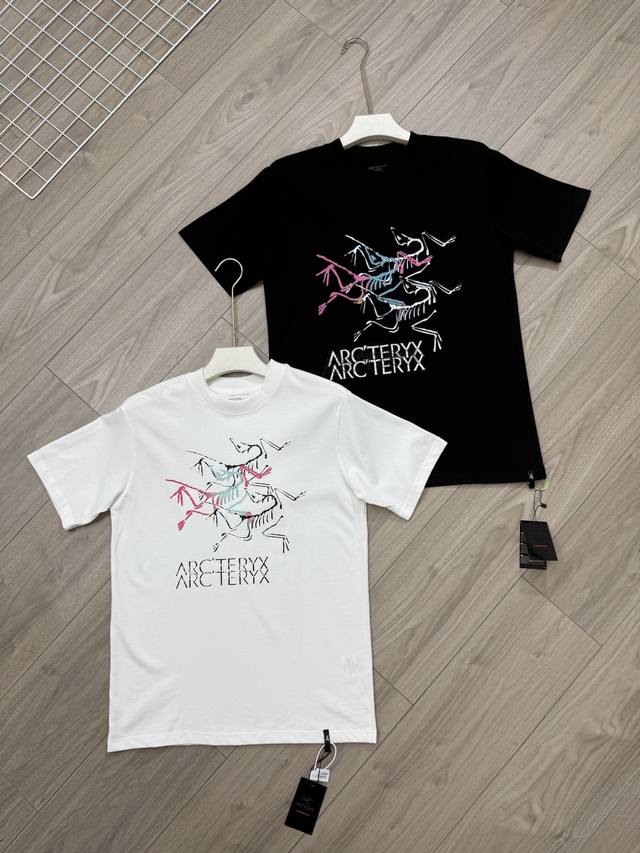 丶上新 始祖鸟圆领T恤 细节图 Arc'teryx 始祖鸟夏季新款圆领基础款印花T恤 官网同步 男女同款 小红书热门爆款 各大网红博主纷纷上身 强烈推荐 面料：
