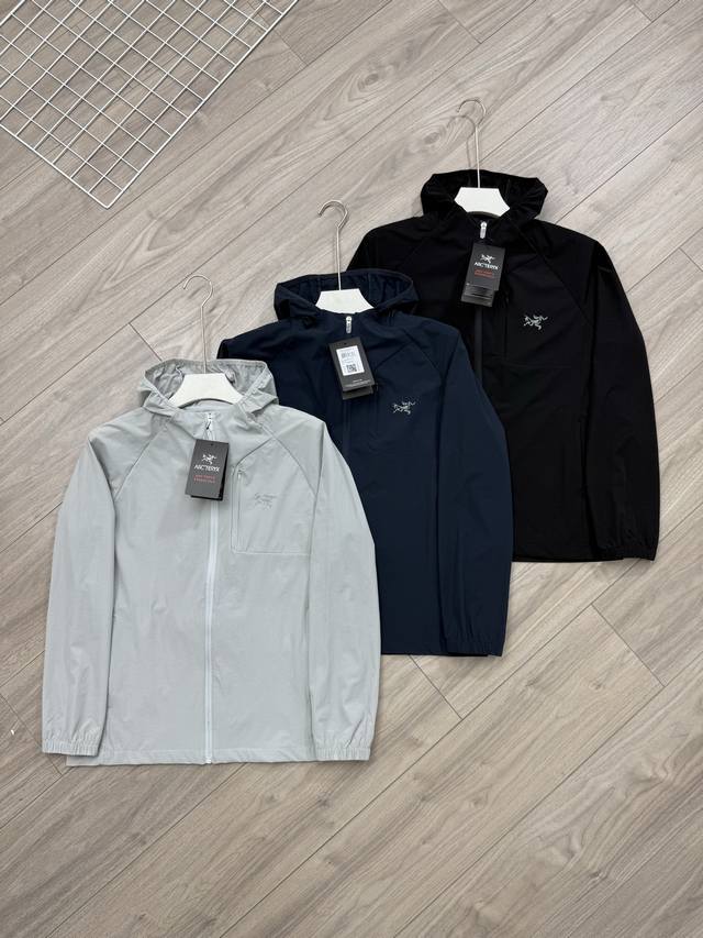 丶上新 始祖鸟速干外套 细节图 Arc'teryx 始祖鸟夏季三色连帽口袋刺绣新品情侣户外休闲连帽防晒速干衣外套上衣 日常刚需必备款式.舒适透气多功能！ 面料防